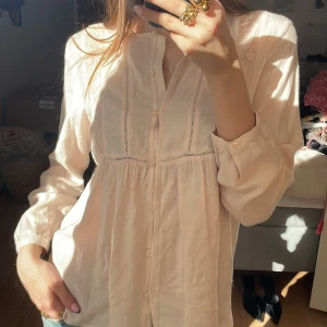 Blus - Fin ljusrosa blus från zara kids, storlek 164 men passar mig som har storlek xs 💞