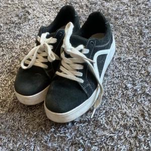 Skor  - Fina skor katt i huset storlek 37 har används par gånger 