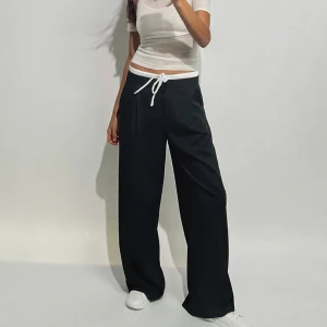 Byxa med dubbellinning  - Använd fåtal gånger. Mycket fint skick.