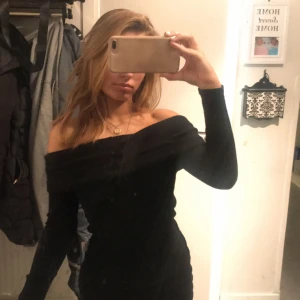 Slim fit off shoulder tröja - Skönt material Behövs ingen bh under 