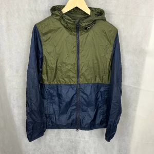 Woolrich windbreaker  - Riktigt skön woolrich windbreaker. Storlek S. Ungefär nyskick. Modellen är 185, sitter något litet.