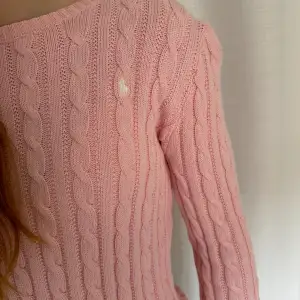 Säljer denna så fina tröja i rosa!💗 Den har inte använts på sistone!🥰 Nypris 2200!
