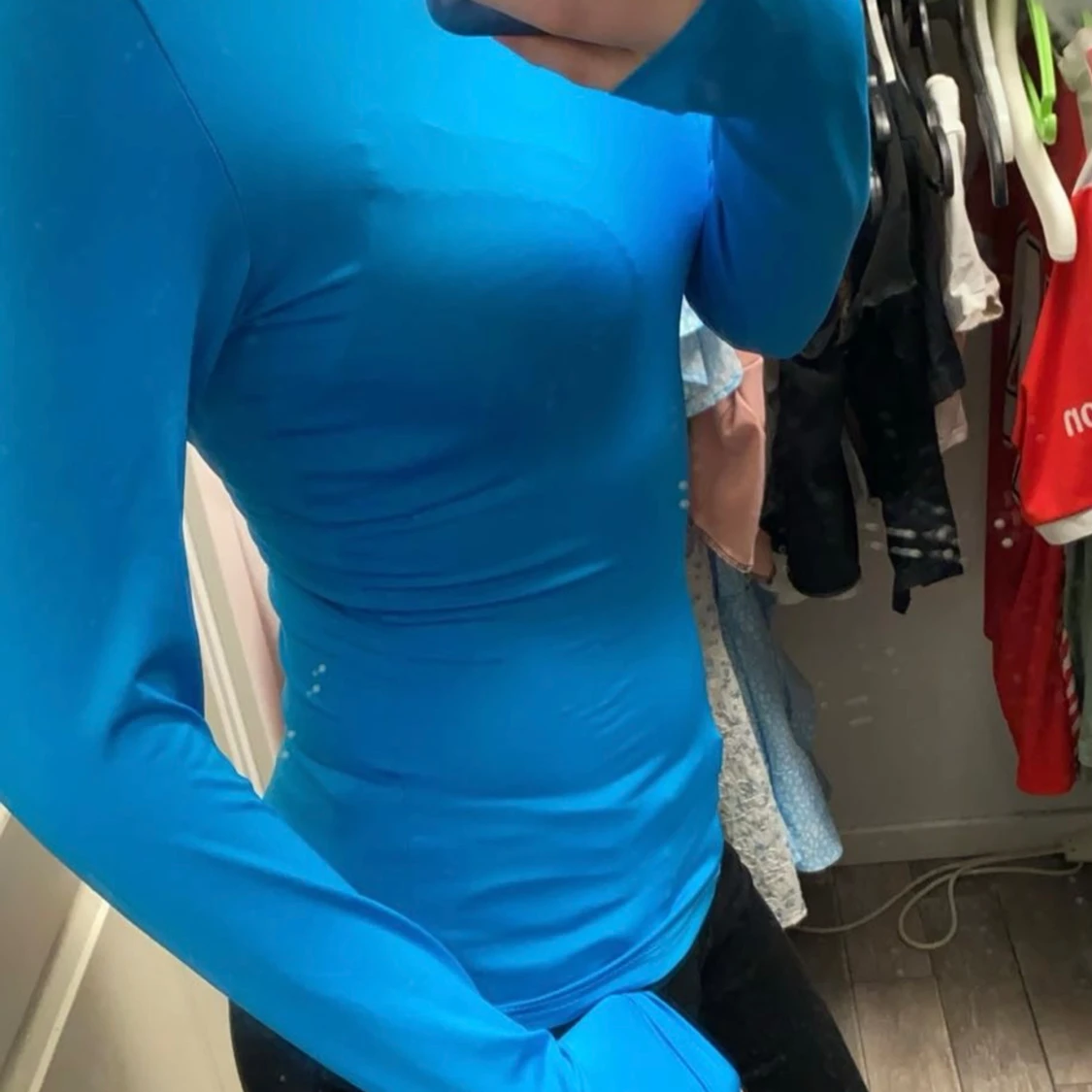 blå långarmad tröja 