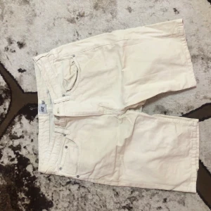 Vita shorts - Vita jeans shorts bra inför sommaren. 