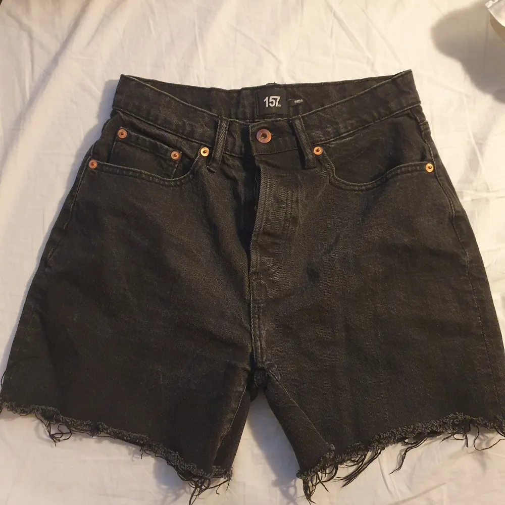 Svarta jeansshorts i storlek S från lager 157. 40kr+frakt. Shorts.