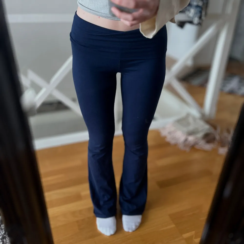 Yoga pants från Gina!  Viker ned i midjan:) . Jeans & Byxor.