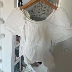 Gullig blus  - Jätte söt blus nu till vår och sommar🥰