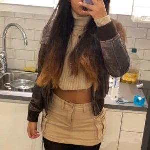 Stickad tröja från Elle - Har två styckna så bestämde mig för att sälja den här🤍 det finns inga defekter och den är från Elle  