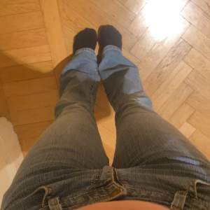 Tvär snygga lowwaist Levis jeans 