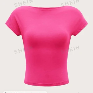 Topp med öppen rygg - Rygg lös topp från shein. Aldrig använd. Storlek L