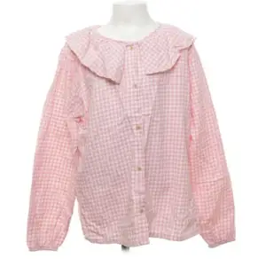 säljer denna rosavita rutiga blus ifrån zara🤟🏼💕💕💕kommer inte till använding då den är lite för liten. Skriv för fler bilder 
