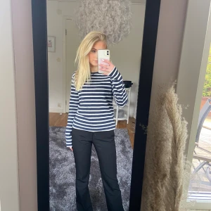 Stickad tröja  - Fin stickad tröja i storlek 34  Fårn hampton republic 