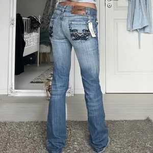 Lågmidjade jeans diesel - Intressekoll på de här jättesnygga dieseljeansen 💞Har prislapp kvar och är i princip oanvända, endast testade! Bilderna är lånade från hon som jag köpte de av, skriv för egna! Innerbenslängd: 80 cm
