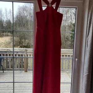 Balklänning i storlek 40 - Nyskick Använd en gång 