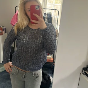 Stickad tröja med hål  - Så fin stickad tröja med hål som är köpt o Spanien! Aldrig använd så den är i ett väldigt bra skick💕