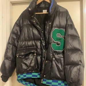 Jacka - Jacka passar bra till vinter eller vår Längd:70cm Bredd:58cm Axel:50cm