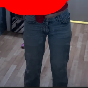 Lågmidjade perfect jeans  - Säljer dessa Jeans för att det passar tyvärr inte mig längre så skulle hellre vilja sälja dem än att slänga dem. 
