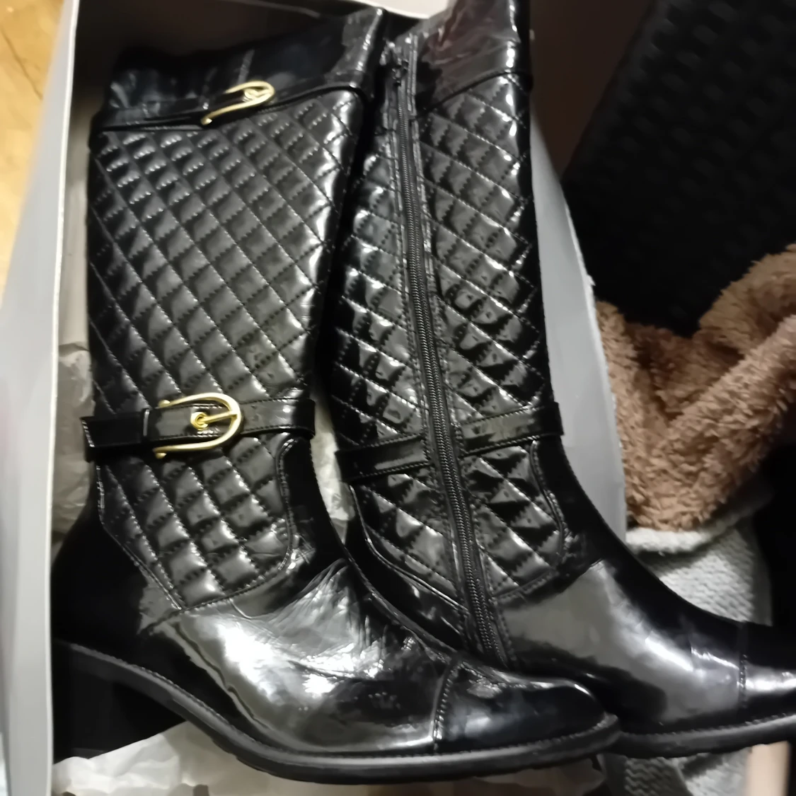 SÄLJER OANVÄNDA ÄKTA" GINO VENTORI "STÖVLAR STORLEK 39 ,MEN PASSAR ÄVEN STORLEK 38 - 91