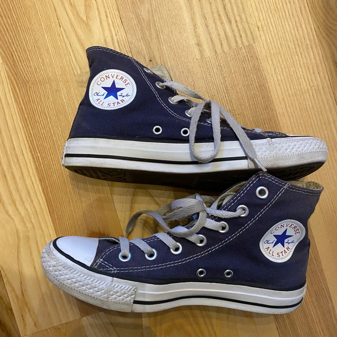 Marinblåa converse !