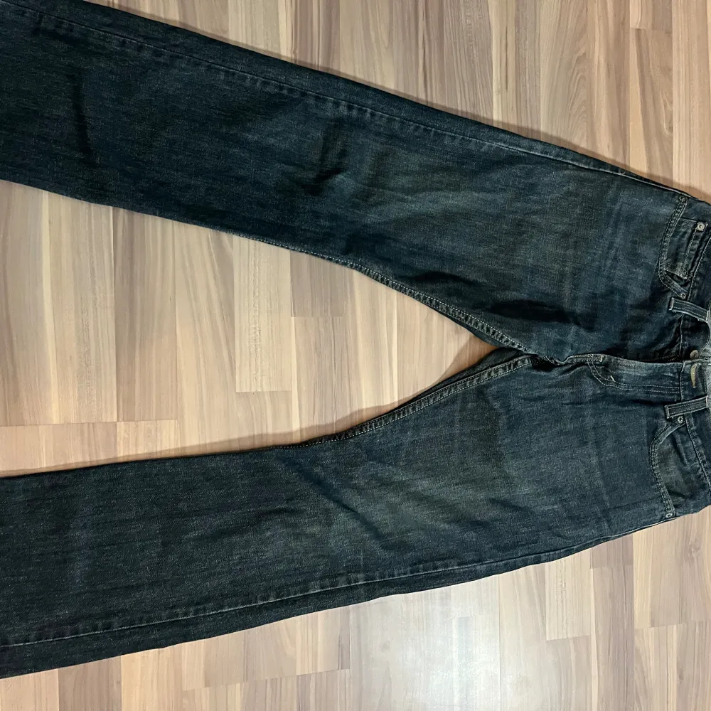 Levis jeans med väldigt snygg wash . Jeans & Byxor.
