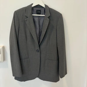 Kavaj - Fin grå kavaj från pull&bear