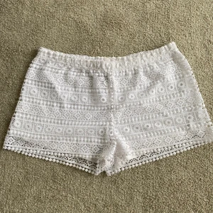 Vita spetsshorts - Superfina vita spetsshorts som är perfekta till sommaren💗💗💗
