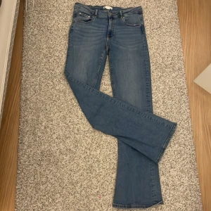Jeans - Storlek:158 Skick: Jätte bra skick använda en gång Stil: Stockholms stil Form typ: FLARED