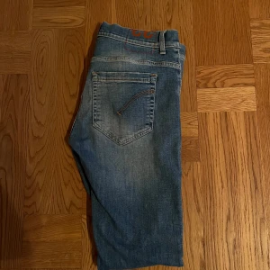 Dondup Jeans  - Som nya använd fåtal gånger! Storlek 33  George skinny fit  