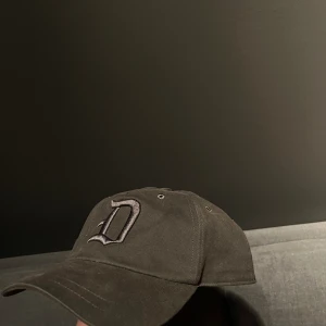 Dondup keps - One size Svart/grå Nypris 1199kr