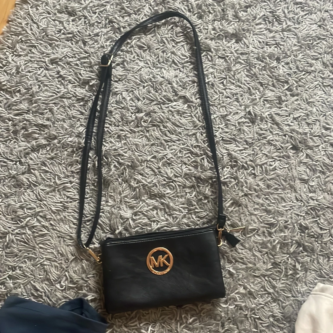En till liten Michael kors väska