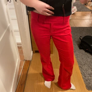 Röda manchesters jeans  - Säljer ett par röda manschetter jeans i super bra skick. Bara att höra av sig vid frågor!❤️ 