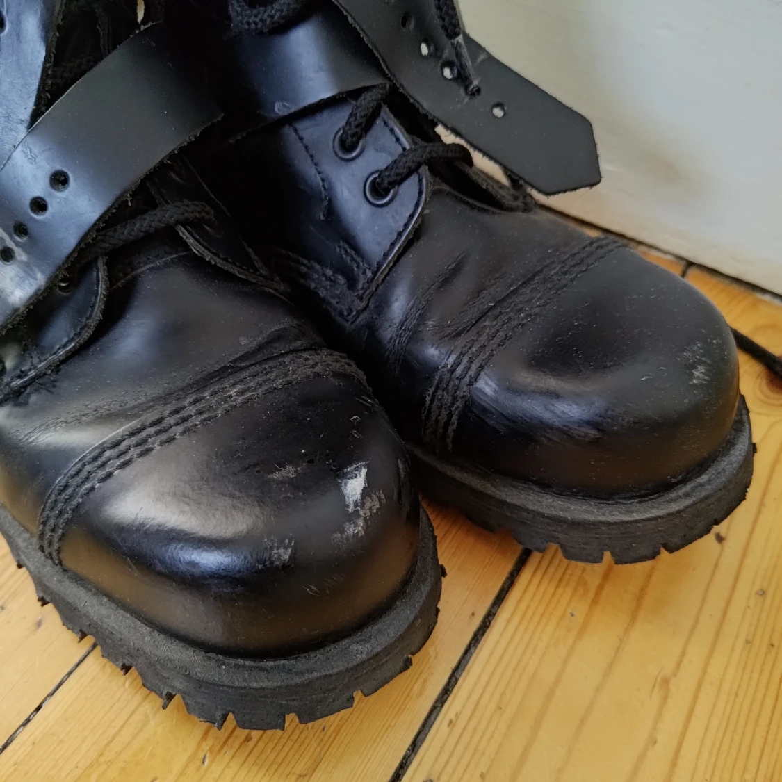 Combat boots från England Underground med spännen och snörning  - 90