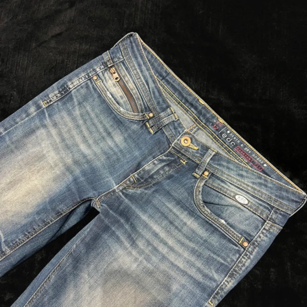 Måste sälja lite jeans då jag har för många:( fler mått kan ni få privat!🌸. Jeans & Byxor.