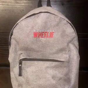 Säljer denna feta backpack wheelieboyz väska eftersom den ej kommer till användning längre. Skriv vid frågor o funderingar Nypris 573kr