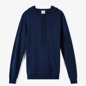 Kashmir hoodie - Säljer min oanvända Kashmir hoodie, den är 100% kashmir. Skicket är 10/10! Perfekt passform och sitter utmärkt! Hör av dig vid frågor eller intresse! Mvh