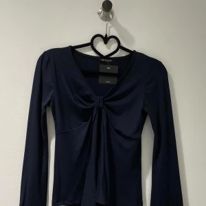 Missäy tröja  - Aldrig använt, den är i storlek xs men passar xxs-s. Super skönt material, skriv för fler bilder. Lik design by si tröjorna 