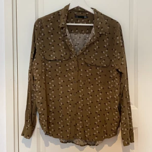 Blus i strl L - Brun/beige blus från lager157. Strl L. 