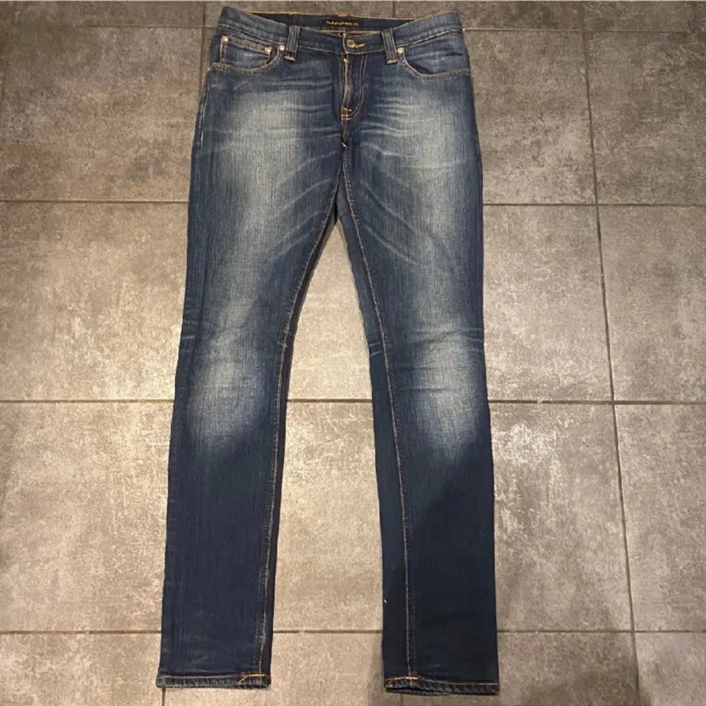 Säljer mina feta nudie jeans med otroligt fin fade. Skivket är mycket fint (9/10) och modellen är 177. Hör av er vid frågor eller funderingar!. Jeans & Byxor.