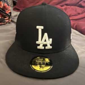 Svart LA Keps  - 57,7