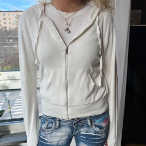 Stickad ziphoodie  - Så fin stickad ziphoodie!! Liknar den ifrån softgoat 