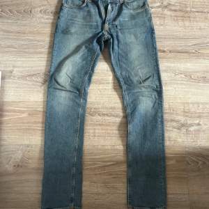 Snygga nudie jeans i modellen lean Dean.  slim fit .  29/32.