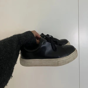 EYTYS - säljer mina eytys då dom inte kommer till användning, inga defekter förutom att sulan inte är lika vit längre men går säkert att tvätta bort om man lägger ner lite tid. Nypris 2000 mitt pris 900 (pris kan disskuteras)