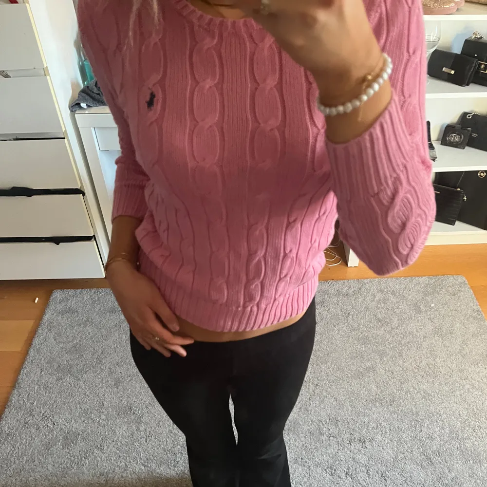 Jätte fin Ralph Lauren tröja! Den är i nyskick, aldrig använt! Ny pris 2500💕💕. Tröjor & Koftor.