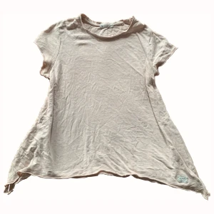 Utsvängd t-shirt - Fin, ljusrosa, utsvängd t-shirt från I dig denim! 