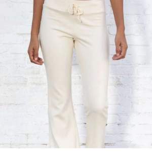 Byxor från brandy Melville i modellen Hilary Yoga pants. Skulle säga att de är lite stora i storleken💓