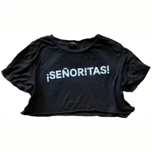 T-shirt som jag själv croppat från monki med trycket ¡Señoritas! 