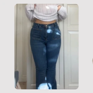 flared jeans - från lager 157, sparsamt använda🩷 dem är uppsydda för mig som är 152 men skulle nog passa 155 och lite uppåt.