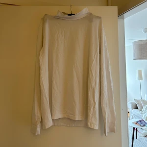 Långärmad polo t-shirt - Från herravdelningen på weekday, använd en gång, oversized