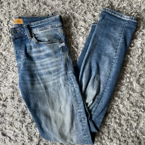 Jack and Jones  - Mycket fina Jack and Jones Jens i modellen slim/glenn. Skick 10/10. W28 L32.