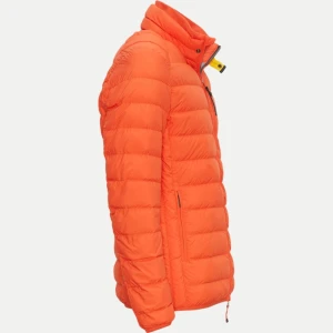 Parajumpers-Jacka||||Ugo puffer dunjacka. - Säljes pågrund av ingen användning. Inget slitage känns precis som ny. 